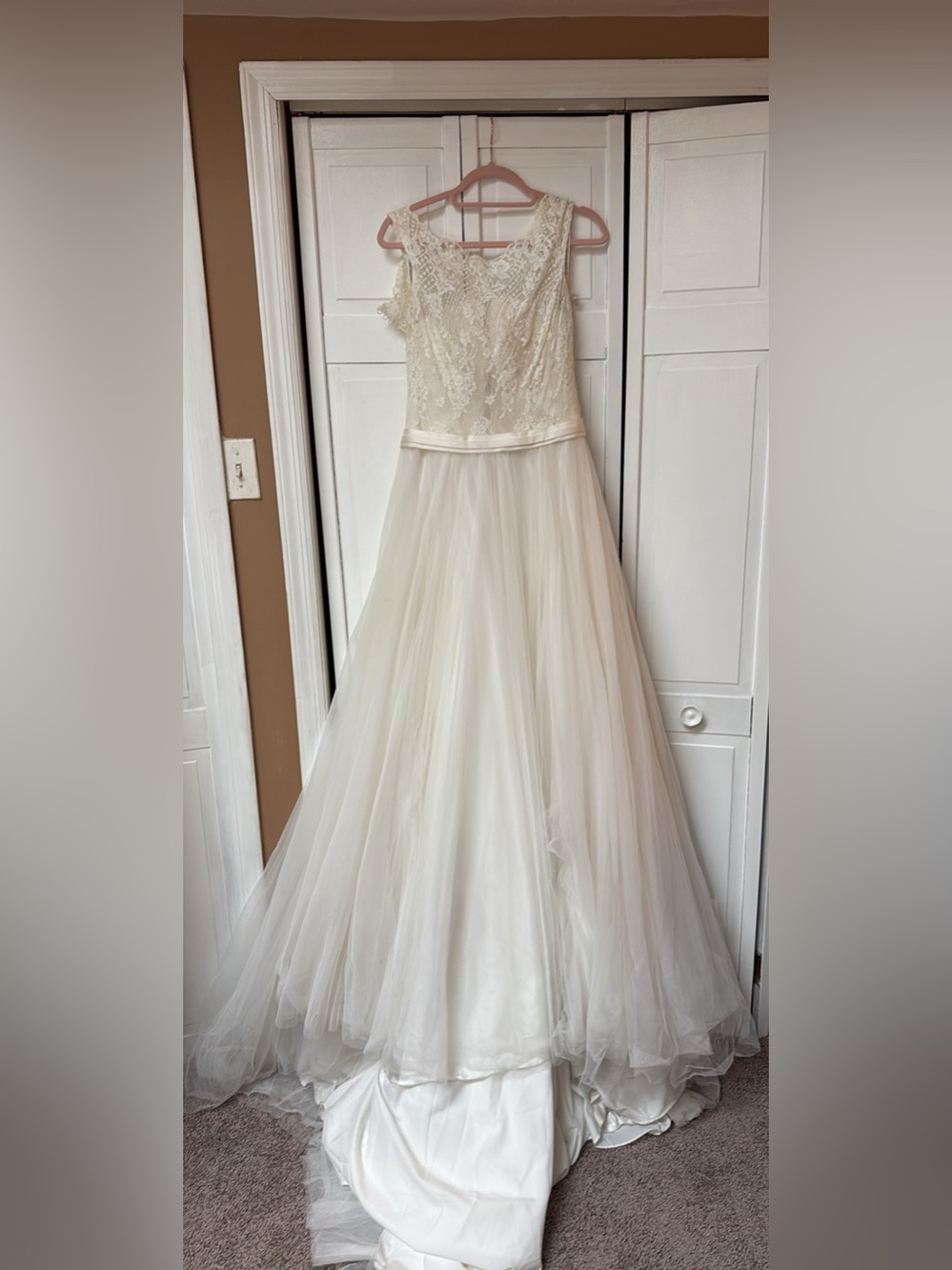 Allure Bridals Ivory Lace Bodice Tulle Ball Gown